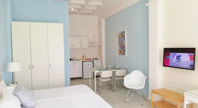 Студия с балконом Homely Studios