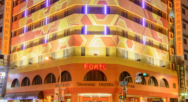 LA HOTEL- Liuhe Fusing, Забронировать Отель Отели Гаосюн с парковкой, рядом с Торговая улица Шинкучань, Парковка