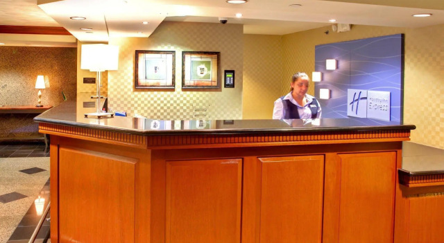 Holiday Inn Express San Diego Downtown by IHG, Забронировать Отель Отели Сан-Диего с парковкой, рядом с American Plaza, Парковка