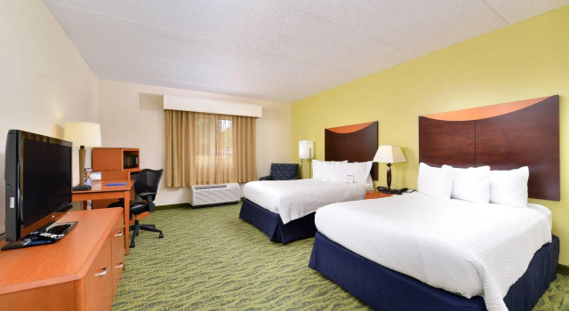 Четырёхместный номер Standard Fairfield Inn & Suites by Marriott Hickory