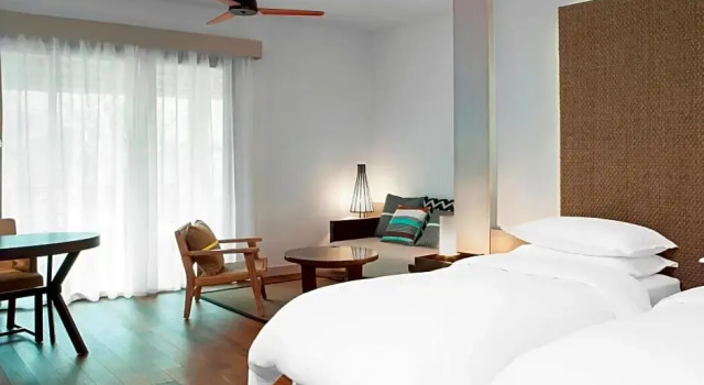 Номер Standard с балконом и с видом на сад Sheraton New Caledonia Deva Spa & Golf Resort