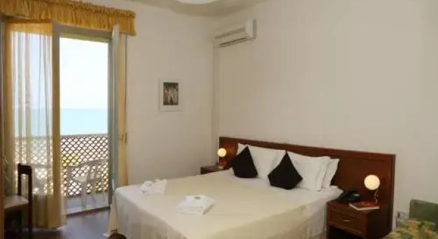 Hotel Tritone, Забронировать Отель Отели Побережья Марок 3 звезды, 3*