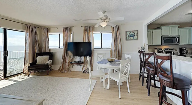 New Listing! Oceanfront W/ Balcony & Pool 1 Bedroom Condo, Забронировать Апартаменты/квартира Кур-Бич Уилмингтон