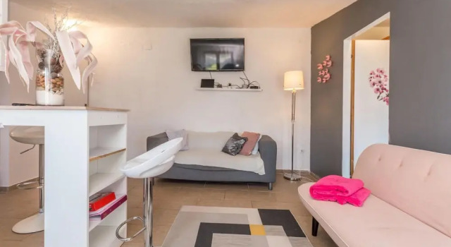 Stunning Apartment in Biograd na Moru With Wifi and 1 Bedrooms, Забронировать Апартаменты/квартира Отели Биоград-на-Мору с парковкой, рядом с Kornati Marina, Парковка