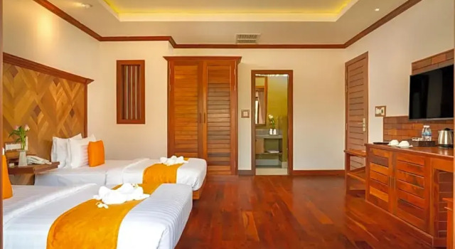 Двухместный номер Deluxe с балконом и с видом на бассейн Traditional Khmer House
