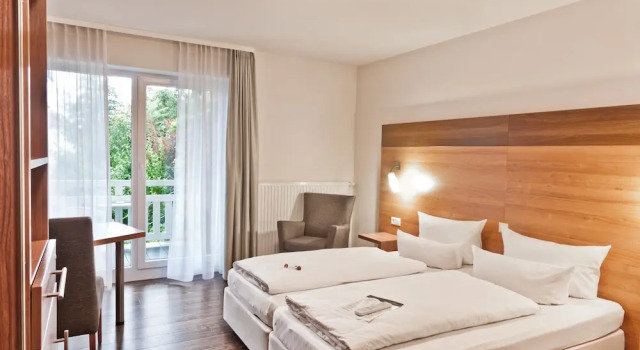 Двухместный номер Comfort с балконом и с видом на сад allgovia hotel garni