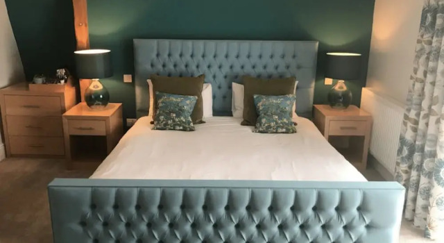 Семейный люкс The Highworth Hotel
