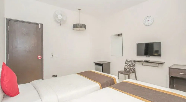 Kp Suits by OYO Rooms, Забронировать Отель Индиранагар Бангалор, рядом с Больница Манипал