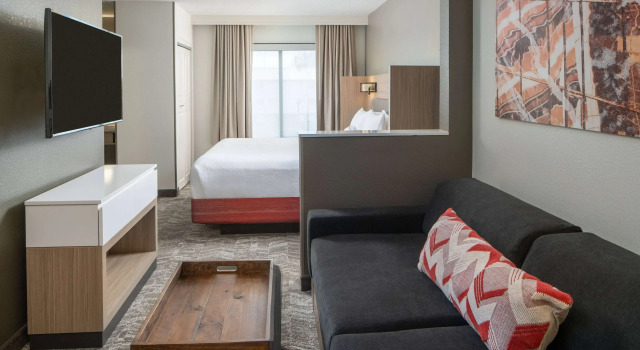 Двухместный люкс Sonesta Select Nashville Airport Suites