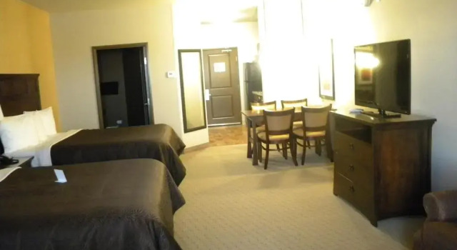 Четырёхместный номер Luxury Teddys Residential Suites Watford City