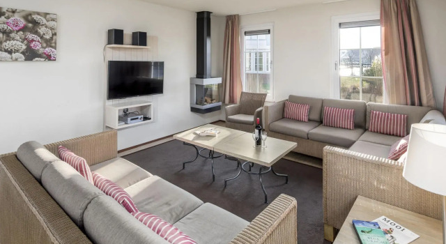 Restyled villa with sauna and rowing boat, in a holiday park, 400 m from the sea, Забронировать Вилла Виллы Zeeuws-Vlaanderen, Вилла