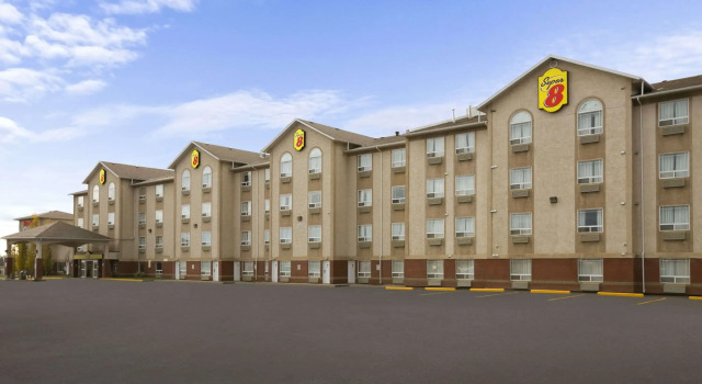 Super 8 by Wyndham Fort Nelson BC, Buchen Sie Hotel Hotels in British Columbia mit Pool, Schwimmbad