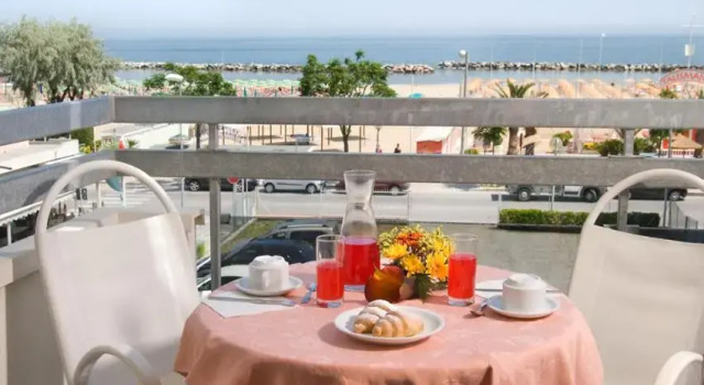 Двухместный номер Standard с балконом и с видом на море Hotel Ciondolo DOro PARCHEGGIO GRATIS