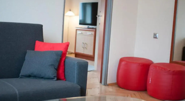Полулюкс Deluxe Hotel Komes