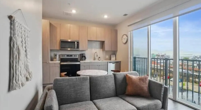 Апартаменты CozySuites at Lawrenceville