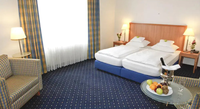 Hotel-Restaurant Überwasserhof e.K., Забронировать Отель Отели Мюнстера 3 звезды, рядом с Naturkundemuseum &amp; Planetarium, 3*