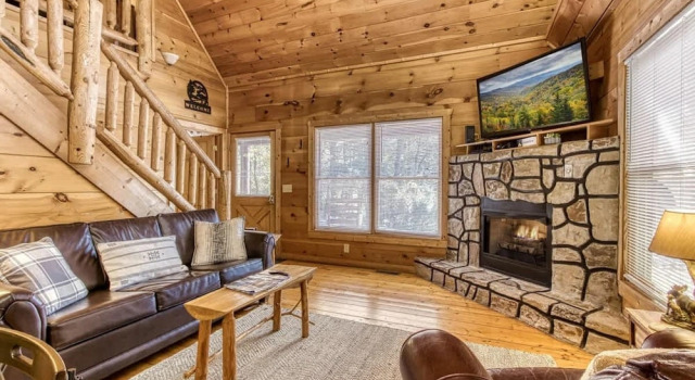 Whispering Pines by Beyond Expectations With Hot Tub