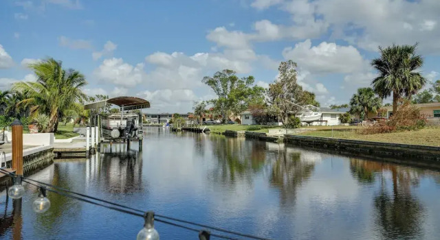 Коттедж < 1 Mi to Four Freedoms Beach: Canal-front Getaway