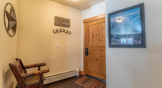 Tenderfoot Lodge by Summit County Mountain Retreats, Забронировать Апартаменты/квартира Отели Roosevelt National Forest с парковкой, Парковка
