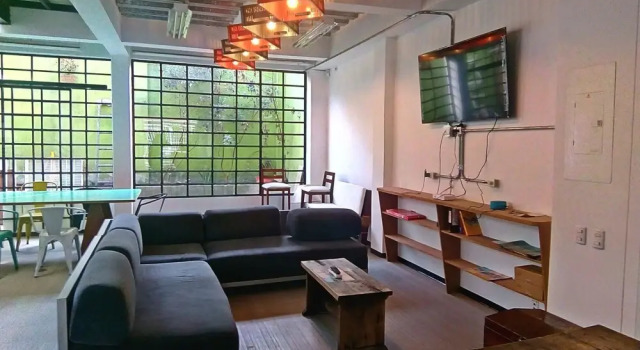 Media Luna Hostel Bogota, Забронировать Хостел Хостелы Богота, рядом с Fanny Mikey National Theatre, Хостел