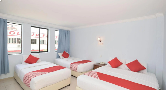 Кровать в общем номере Super OYO 969 Hotel Pantai View