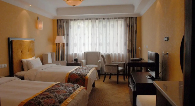Lhasa Hotel, Rezerwuj Hotel Hotele w Lhasa z basenem, w pobliżu Tibet Museum, Basen