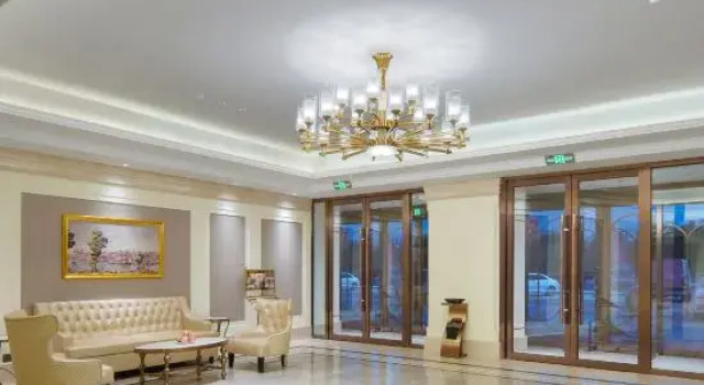 Vienna Hotel (Debaijin Street, Dezhou Plain), Rezerwuj Hotel Hotele w Dezhou z parkingiem, Parking