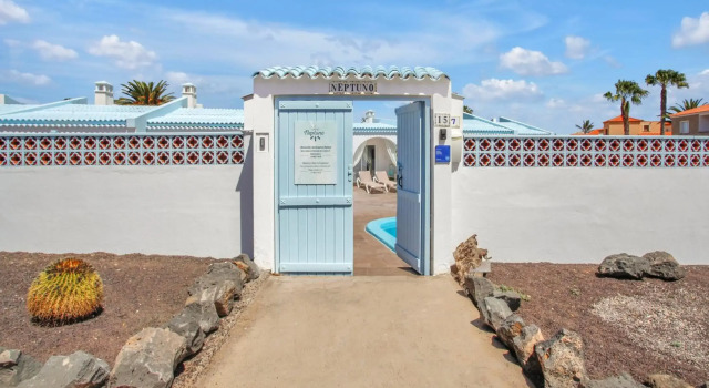 Neptuno Bungalows, Забронировать Апартаменты/квартира Отели Канарских островов с бассейном, Бассейн