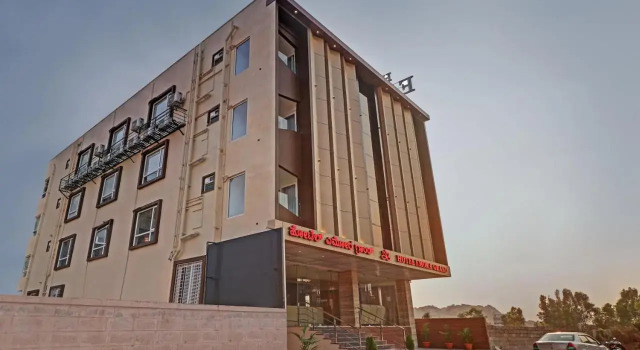 Treebo Emora Grand, Rezervovat Hotel Hotely v Bangalore s parkováním, Parkování