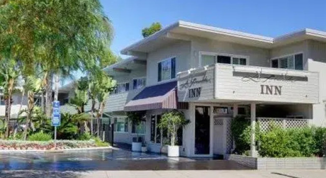 Люкс La Avenida Inn