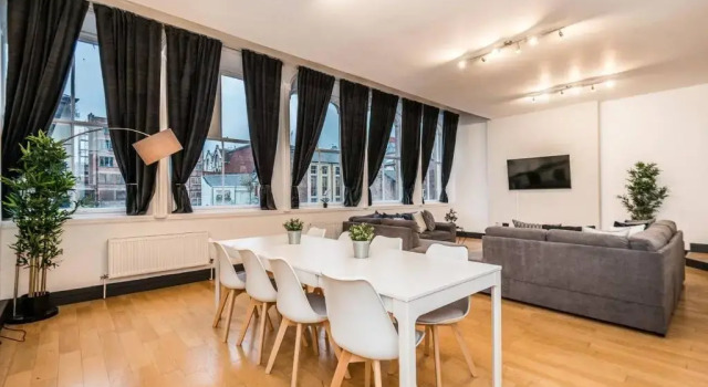 Апартаменты Beautiful Spacious Apartment in the City Centre