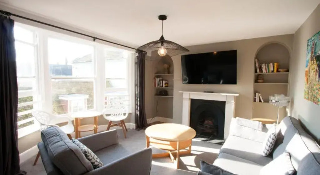 2 bed, 2 ensuite in the heart of Hastings Old Town, Забронировать Отель Гастингс 