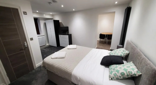 Люкс The Ashcroft Studios & Apartments with Free Parking