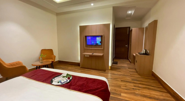 Hotel Crown Savoy, Near Railway Station & GURU NANAK DEV UNIVERSITY, Prenota Hotel Hotel economici a Punjab