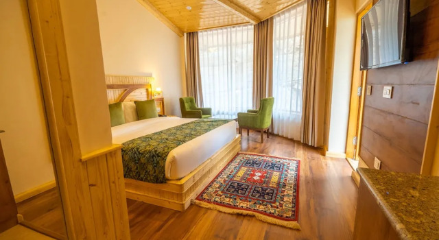 Номер Deluxe Rustic Wood Manali