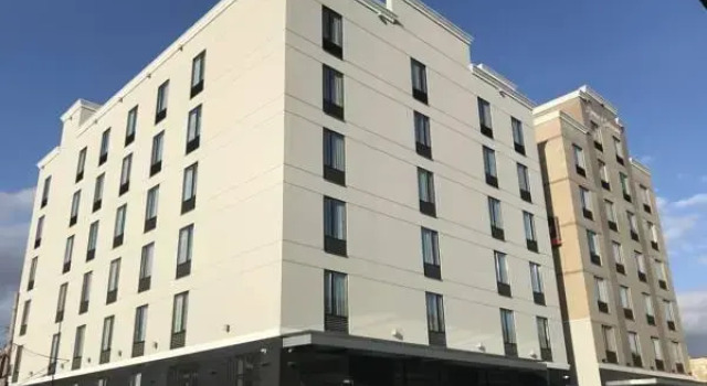 Полулюкс LeTap Hotel near AirTrain JFK Airport