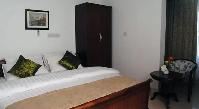 Полулюкс Okumah Hotel