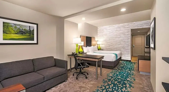 Номер Executive La Quinta Inn & Suites by Wyndham Cleveland near Lee Univ