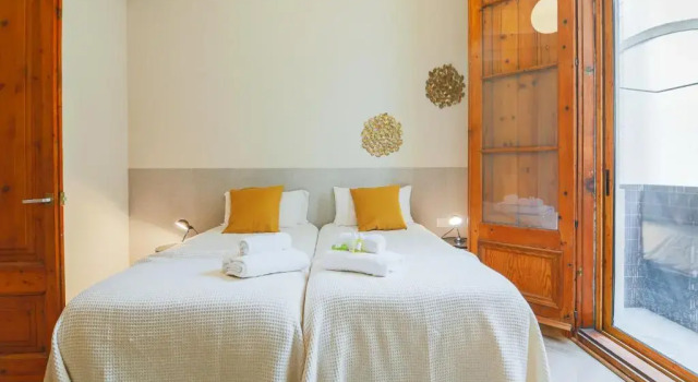 Апартаменты Avinyó- New Listing -Spacious Loft in the Gothic Quarter!