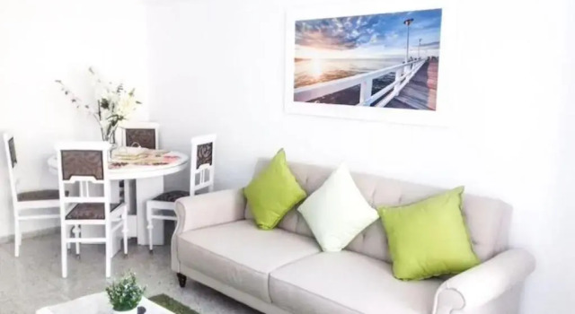 Апартаменты Lots of Sunlight 3 Bedroom Apartment With Balcony Air Conditioning Sys3yr