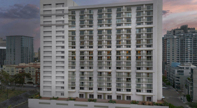 Courtyard by Marriott San Diego Downtown Little Italy, Забронировать Отель Отели Сан-Диего - центра городов 4 звезды, 4*