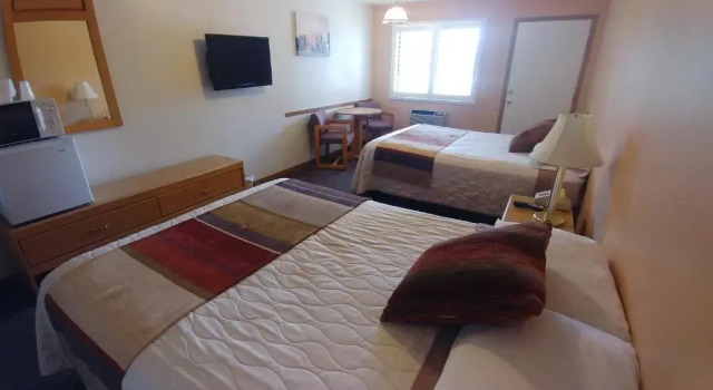Четырёхместный номер Standard Blue Pine Motel