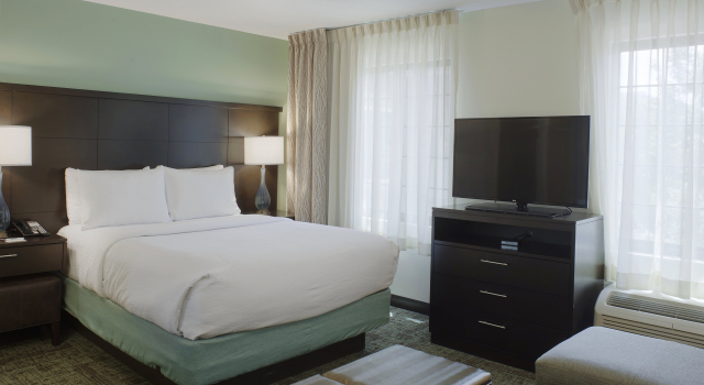 Staybridge Suites Fayetteville, Boek Hotel Hotels in Ozark met parkeren, Parkeren