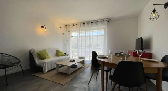 Appartement La Rochelle, 3 pièces, 6 personnes - FR-1-246-498, Rezerwuj Apartament Hotele w Charente-Maritime z basenem, Basen