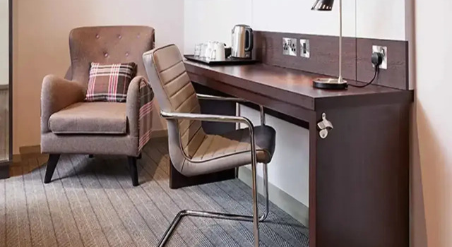 Premier Inn Lincoln City Centre, Забронировать Отель Линкольн Линкольншир, рядом с Линкольнский собор девы Марии