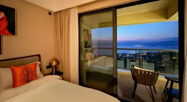 Люкс с 3 комнатами с видом на озеро Chengjiang Yunshui Villa