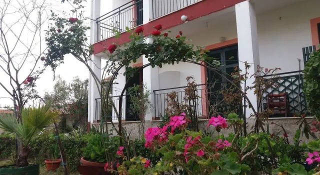 Maria's Apartments