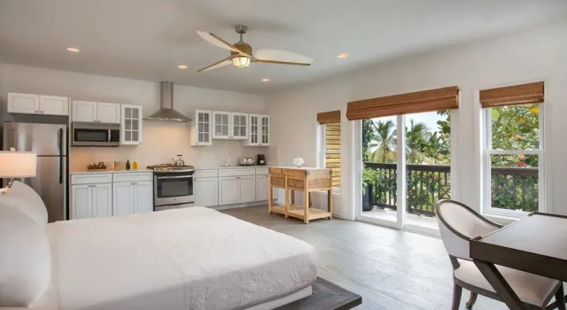 Le Soleil d'Or, Book Hotel The Moorings Cayman Brac