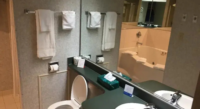 Номер Standard с балконом Rodeway Inn & Suites Charles Town