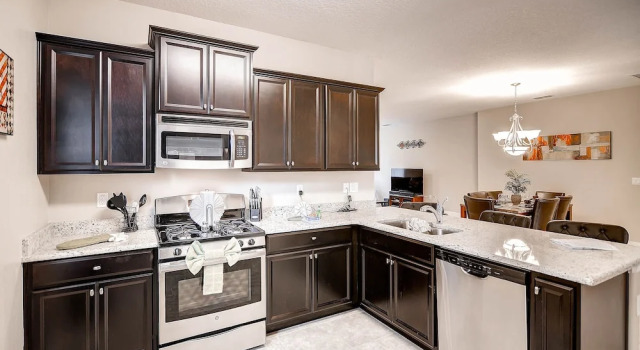 Коттедж с 5 комнатами 4329ac - Solterra Gated Resort 5 Bedroom Home by RedAwning